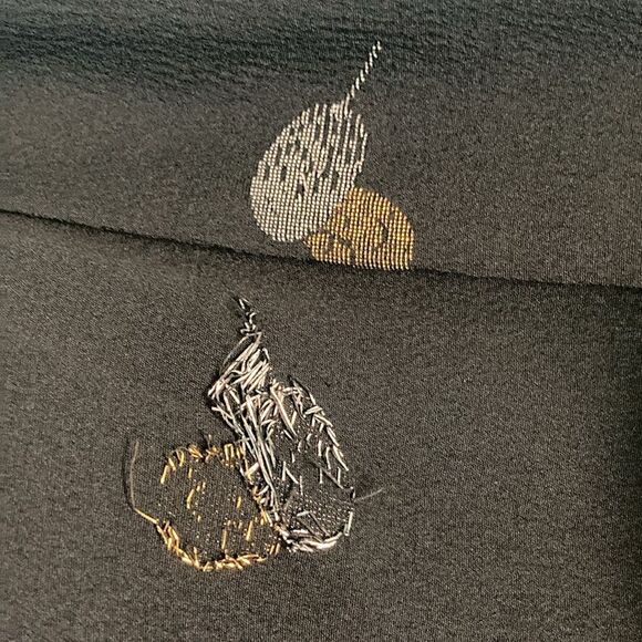 Japanese Style Black Kimono with Silver & Gold Leaf Embroidery- One Size -Unworn - Picture 10 of 11